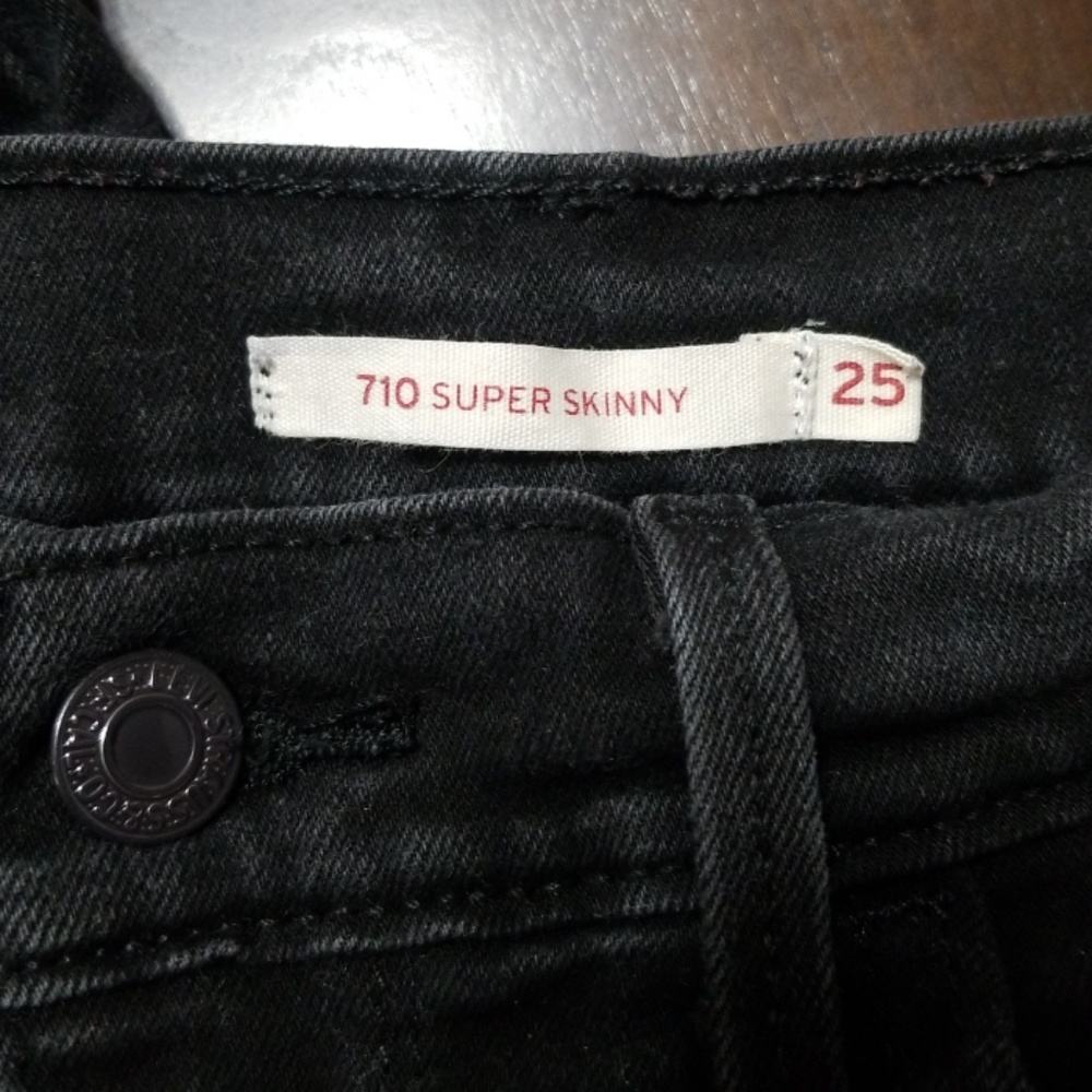 *Donating Soon*  Levi's 710 Super Skinny Jeans